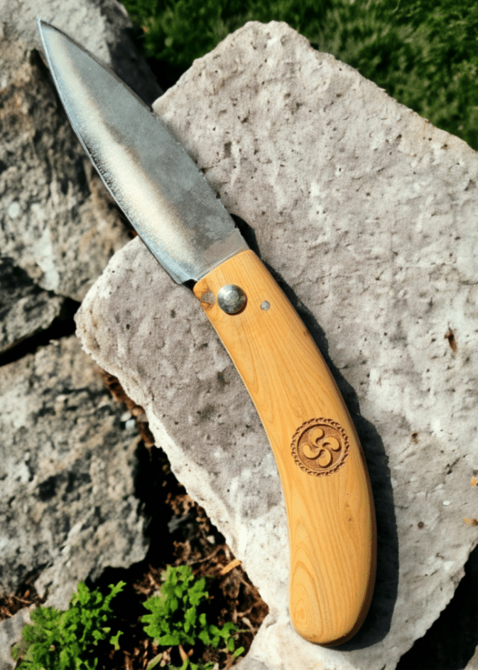 Basque Shepherd's knife in juniper