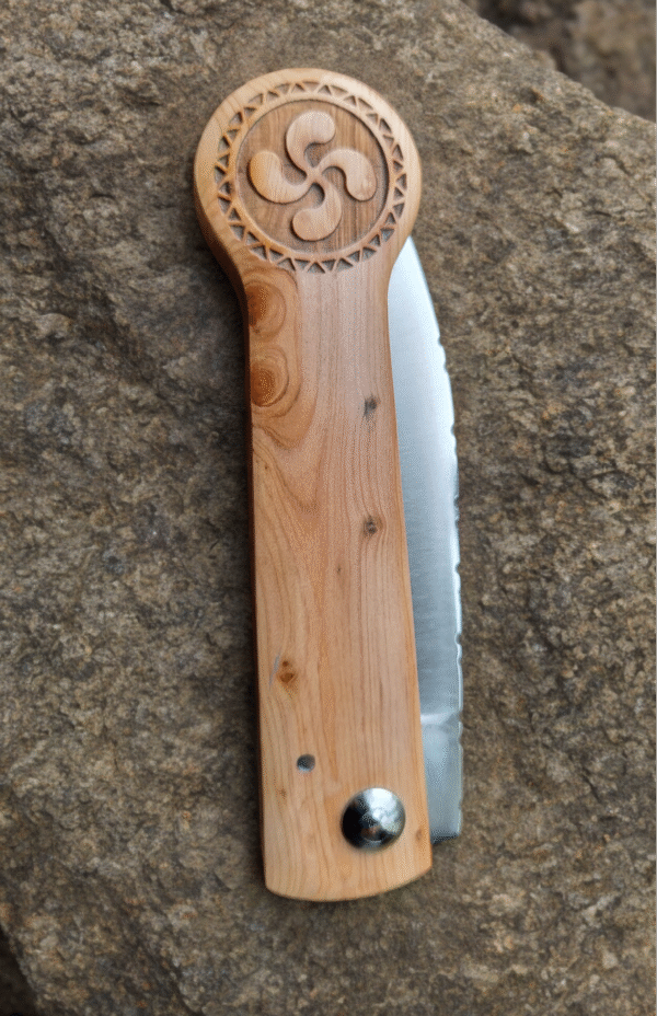 Basque juniper knife