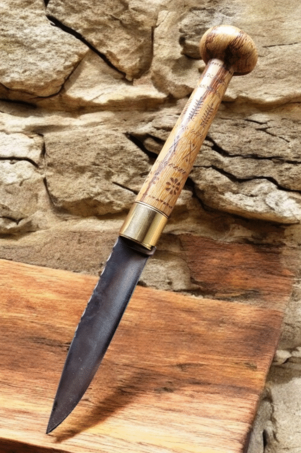 Makila knife in snakewood