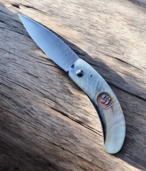 Basque shepherd's knife two-nailed system