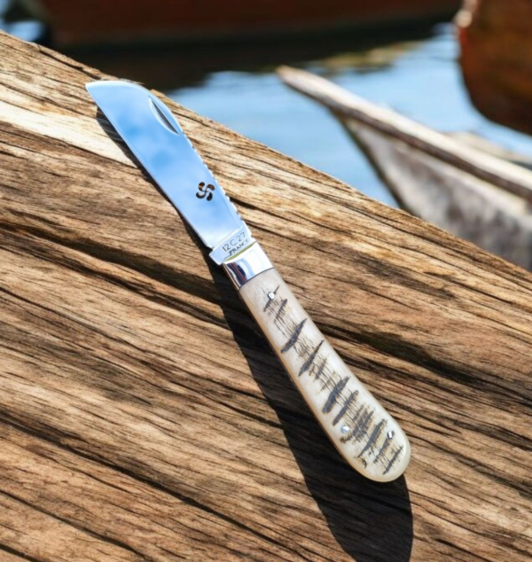 Basque fisherman's knife made of horn