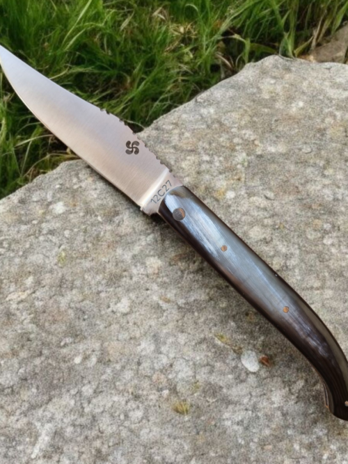 Couteau Yatagan Basque 1695 en corne de vache