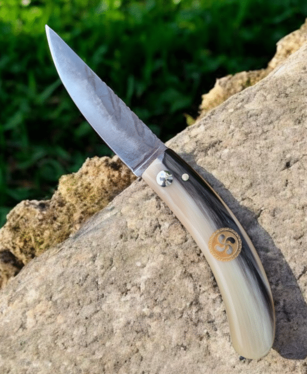 Etxea knife in blond horn
