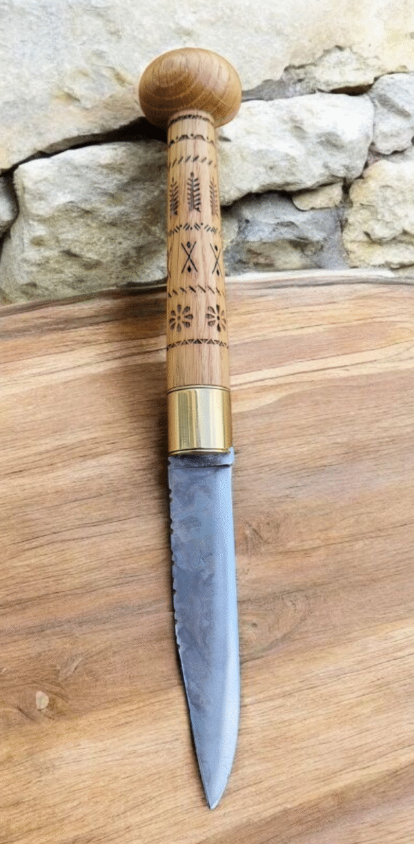 Makila knife in Basque oak