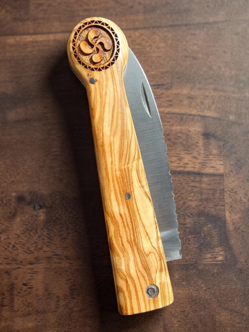 Couteau basque grande taille en olivier